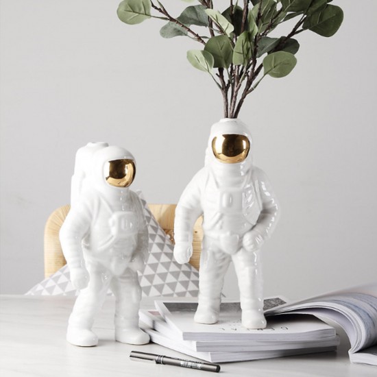 Ceramic Space Man Sculpture Astronaut Cosmonaut Vase Ornament Statue Money Pot Ceramic Space Man Sculpture Astronaut Cosmonaut Vase Ornament Statue Money Pot