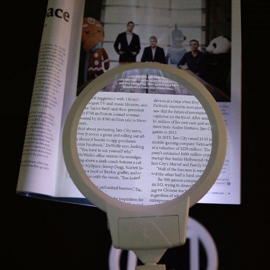 Desktop Illuminated Magnifier Lamp Light For Soldering Welding Hobby Nail Artist Readin With LED Desk Foldable Glasses Magnifier