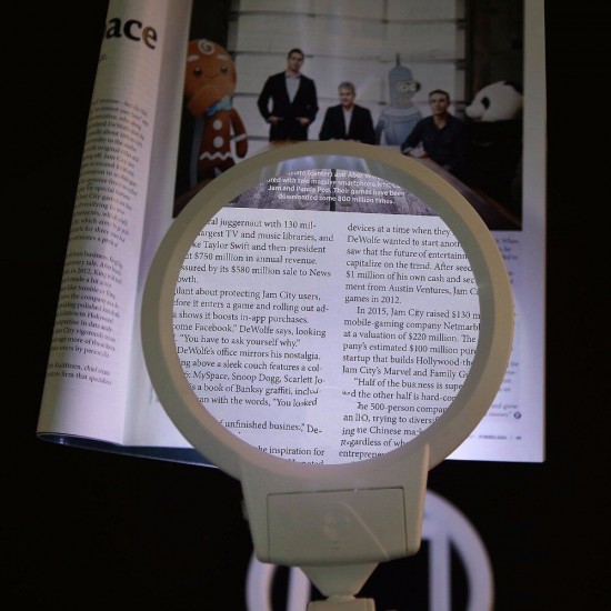 Desktop Illuminated Magnifier Lamp Light For Soldering Welding Hobby Nail Artist Readin With LED Desk Foldable Glasses Magnifier Desktop Illuminated Magnifier Lamp Light For Soldering Welding Hobby Nail Artist Readin With LED Desk Foldable Glasses Magnifier