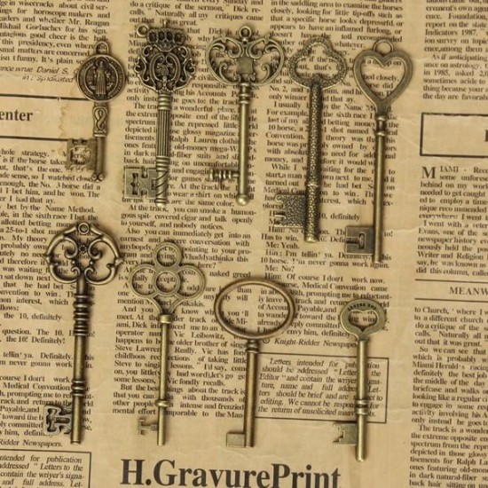 9Pcs Antique Vintage Skeleton Keys Bronze Charm Pendants For DIY Jewelry Making 9Pcs Antique Vintage Skeleton Keys Bronze Charm Pendants For DIY Jewelry Making