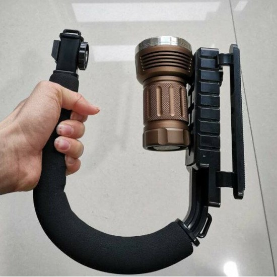 U Shape Labor-saving Adjustable Flashlight Bracket For MF01 MF01S MF02 MF02S Flashlight Stand Camera Video Handle Grip Holder U Shape Labor-saving Adjustable Flashlight Bracket For MF01 MF01S MF02 MF02S Flashlight Stand Camera Video Handle Grip Holder