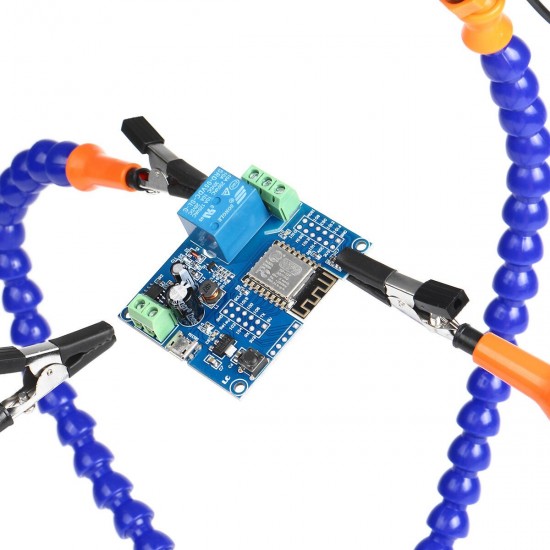 With LED Magnifier Soldering PCB Holder LED Magnifier Table Clamp Flexible 4 Arm Helping Hand Tool With LED Magnifier Soldering PCB Holder LED Magnifier Table Clamp Flexible 4 Arm Helping Hand Tool
