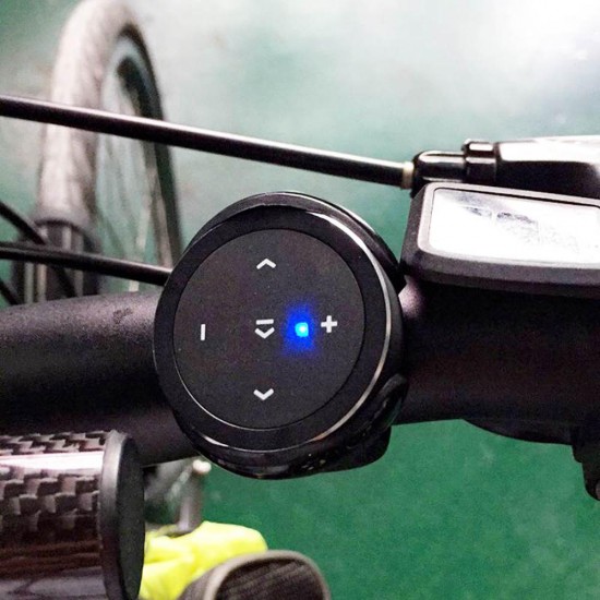 Wireless bluetooth Remote Control Phone Car Steering Wheel Motorcycle Handlebar Remote Controller Media Button For IOS Android HUAWEI P30 S10 S10+ Wireless bluetooth Remote Control Phone Car Steering Wheel Motorcycle Handlebar Remote Controller Media Button For IOS Android HUAWEI P30 S10 S10+