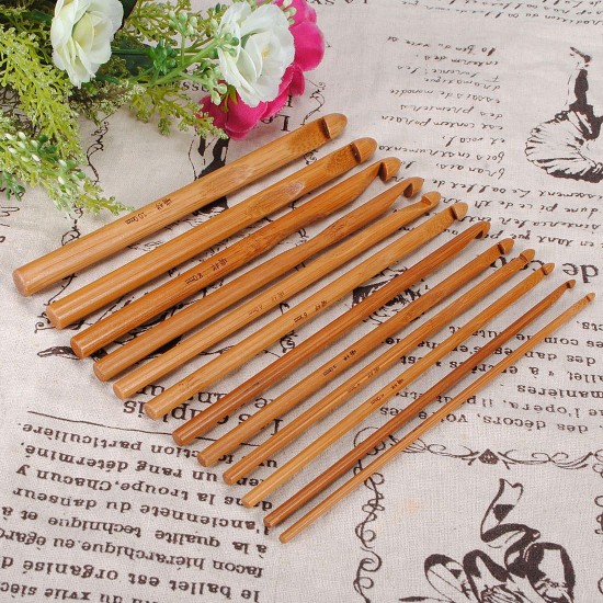 12 Bamboo Handle Crochet Hooks Needle Set