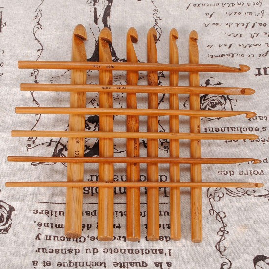 12 Bamboo Handle Crochet Hooks Needle Set