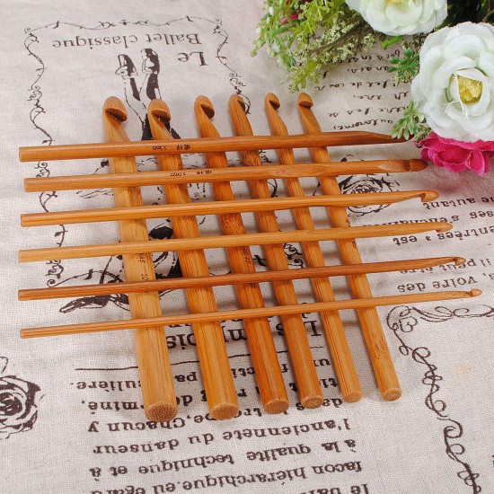 12 Bamboo Handle Crochet Hooks Needle Set