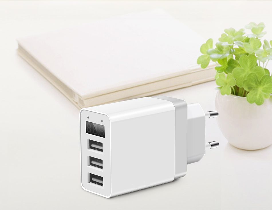 Bakeey-31A-LED-Display-3-USB-Ports-EU-Plug-Fast-Travel-Wall-Charger-For-iPhone-11-Pro-Max-Xs-8-Plus--1189557