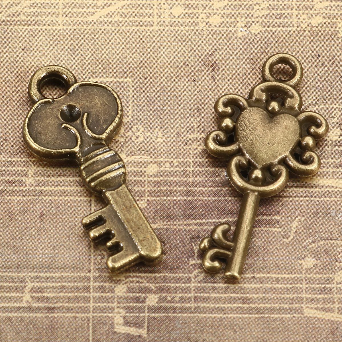 11pcs-Mixed-Antique-Vtg-old-look-Ornate-Bronze-Skeleton-Keys-Lot-Pendant-Fancy-Heart-Decorations-1286744