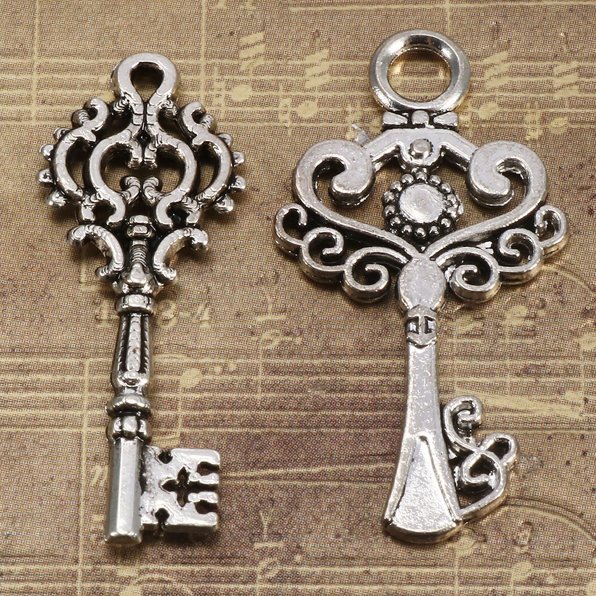 13pcs-Sliver-Antique-Vtg-old-look-Ornate-Skeleton-Keys-Lot-Pendant-Fancy-Heart-DIY-Jewelry-1286743