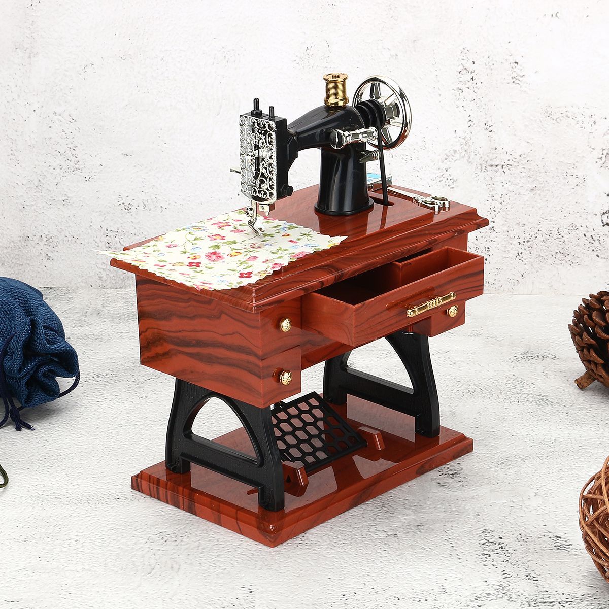 Retro-Vintage-Mini-Sewing-Machine-Shaped-Clockwork-Music-Box-Table-Home-Decor-1628492