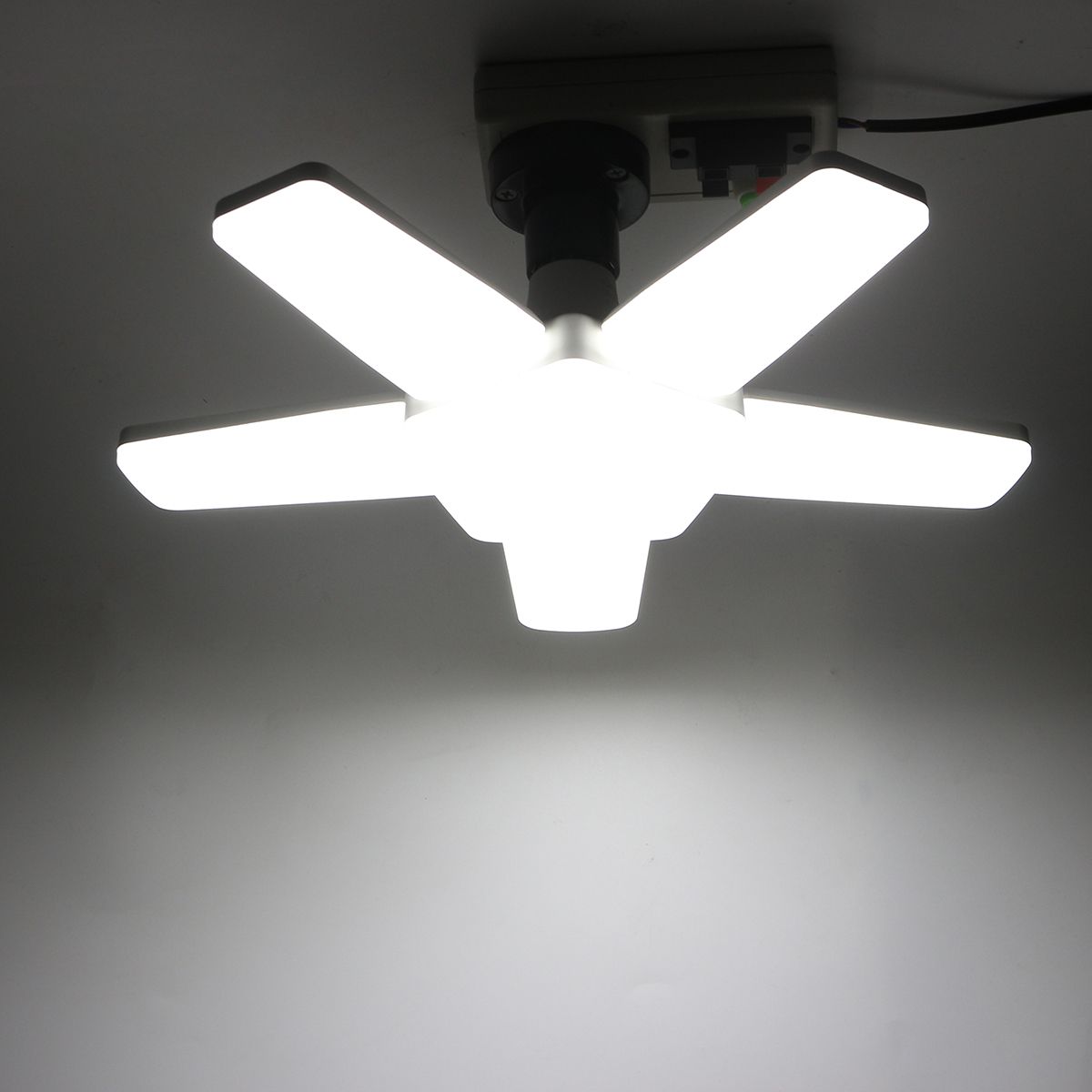 300W-E27-Deformable-LED-Garage-Light-Bulb-Foldable-5-Blade-Ceiling-Lamp-Workshop-Supermarket-Lightin-1627015