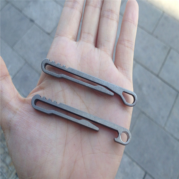70mm-Multifunction-EDC-Titanium-Keychain-Quickdraw-Buckle-Tool-1075625
