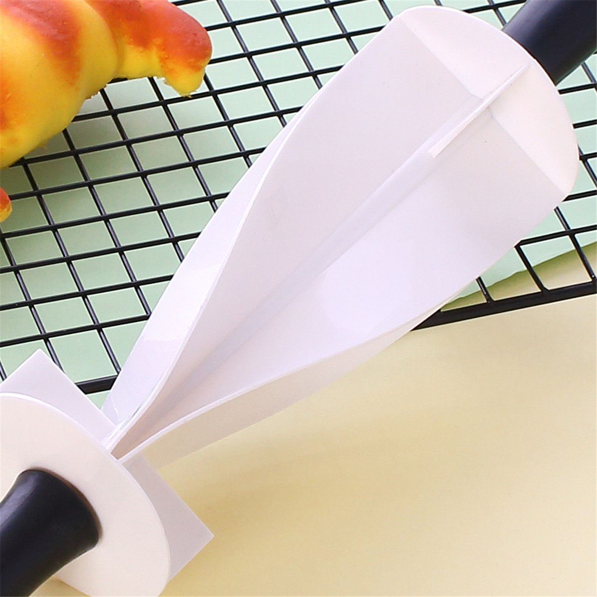 Croissant-Bread-Dough-Cutter-Rolling-Pin-Pastry-Baking-Roller-Home-Kitchen-Tools-1614814