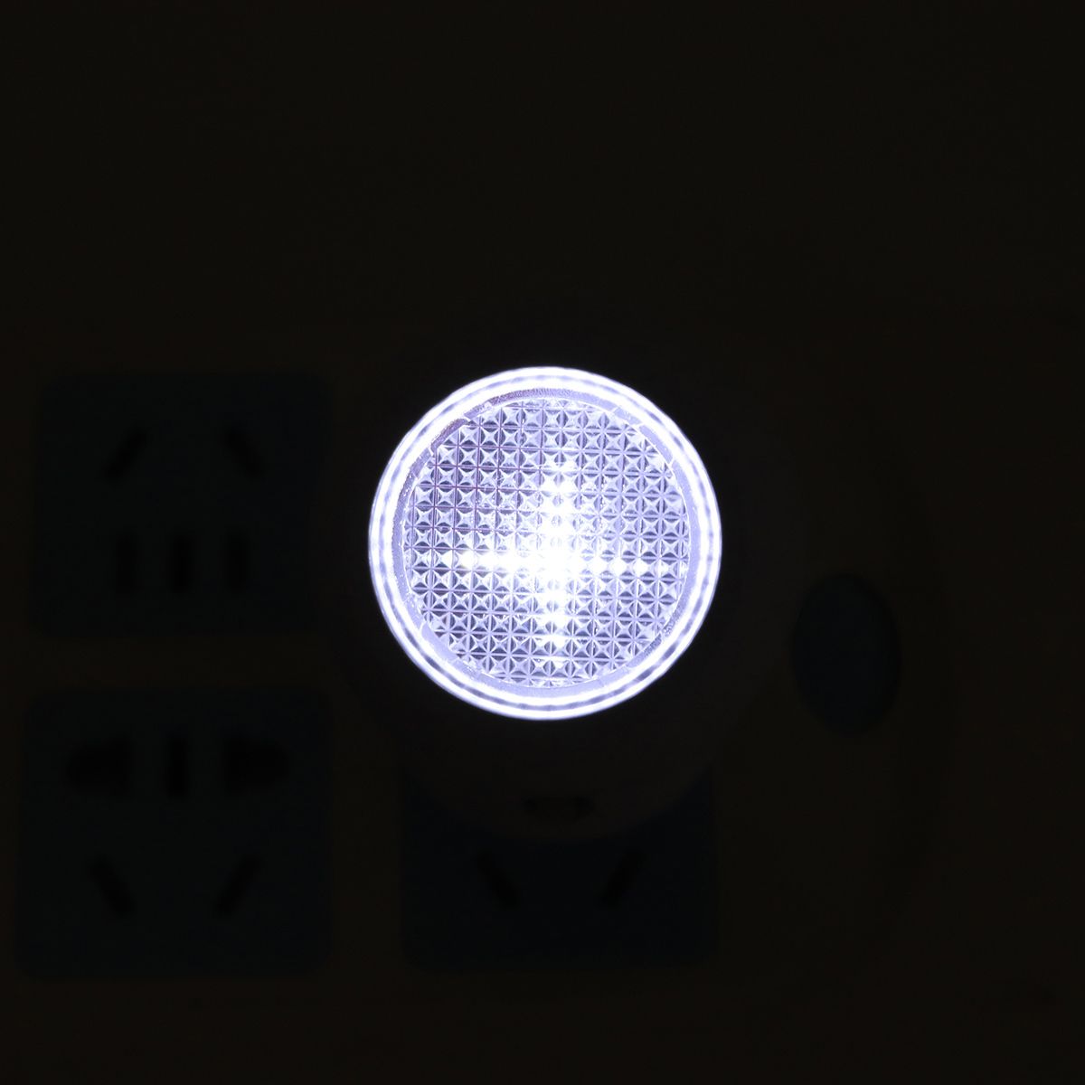 AC220V-Automatic-LED-Night-Light-Energy-Saving-Dusk-to-Dawn-Sensor-Rotating-Lamp-EU-Plug-1731237