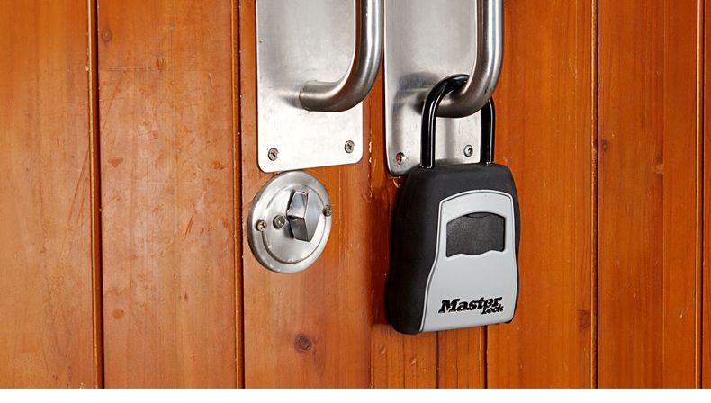 Master-Lock-Outdoor-Key-Safe-Box-Keys-Storage-Box-Padlock-Use-Password-Lock-Alloy-Material-Keys-Hook-1462613